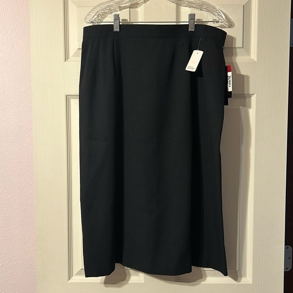 NWT Fundamental Things II Vintage Black Skirt 20W - Picture 1 of 6